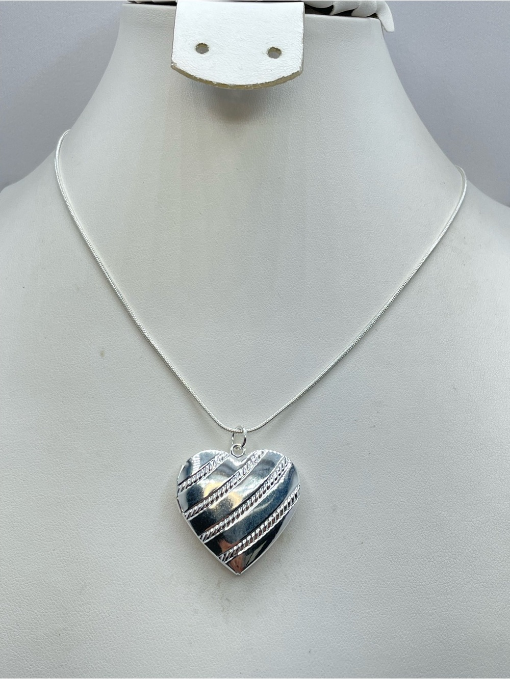 Silver Heart Locket Necklace Romantic Dainty Minimalist New Keepsake